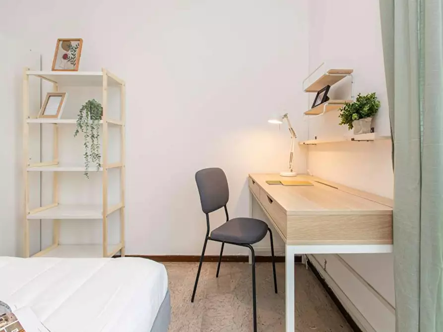 Immagine 8 di Camera in affitto  in Viale Sondrio a Milano