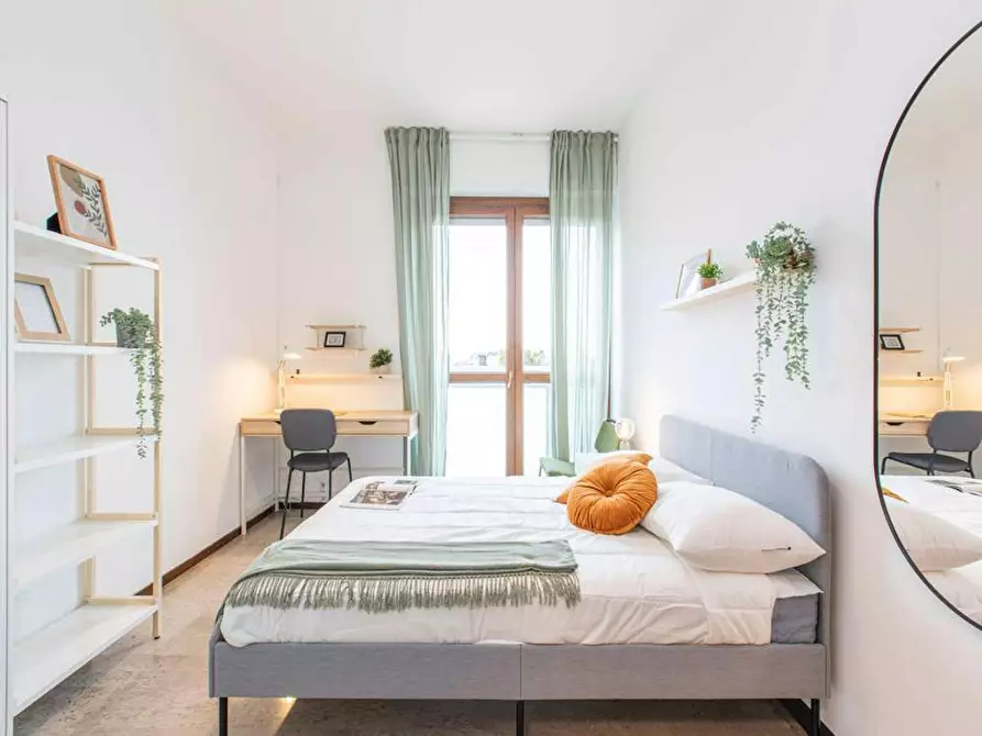 Immagine 3 di Camera in affitto  in Viale Sondrio a Milano