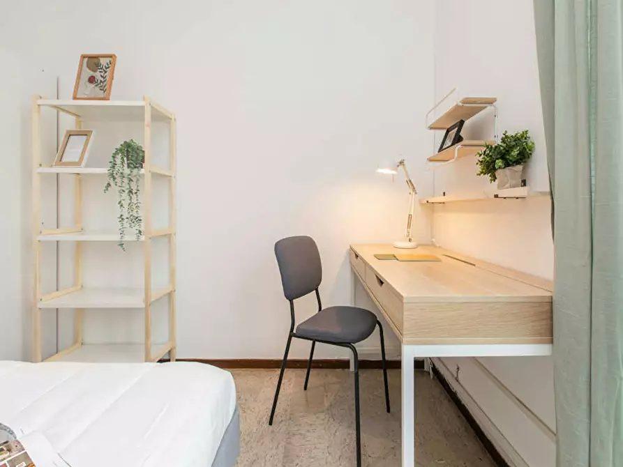 Immagine 9 di Camera in affitto  in Viale Sondrio a Milano