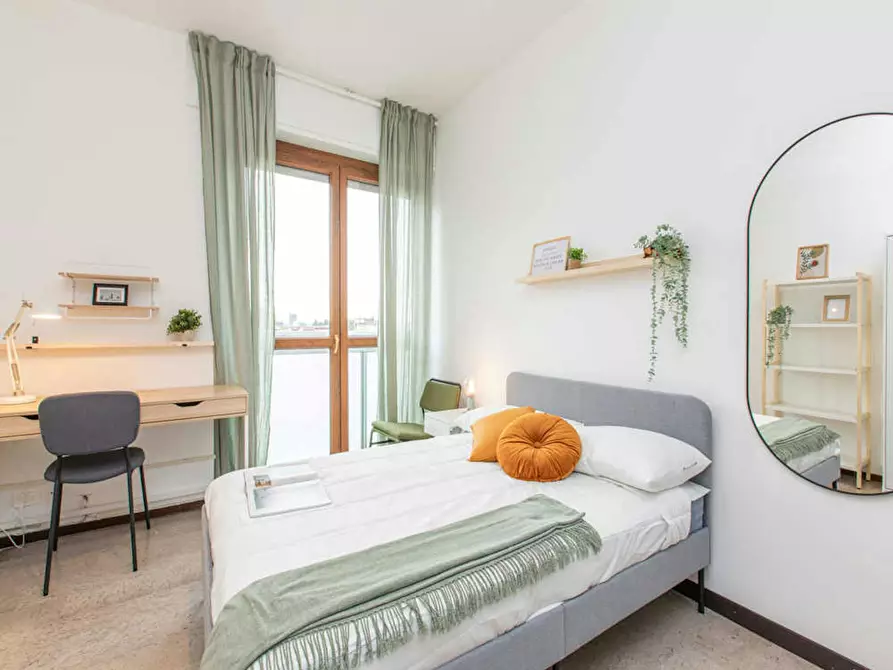 Immagine 3 di Camera in affitto  in Viale Sondrio a Milano