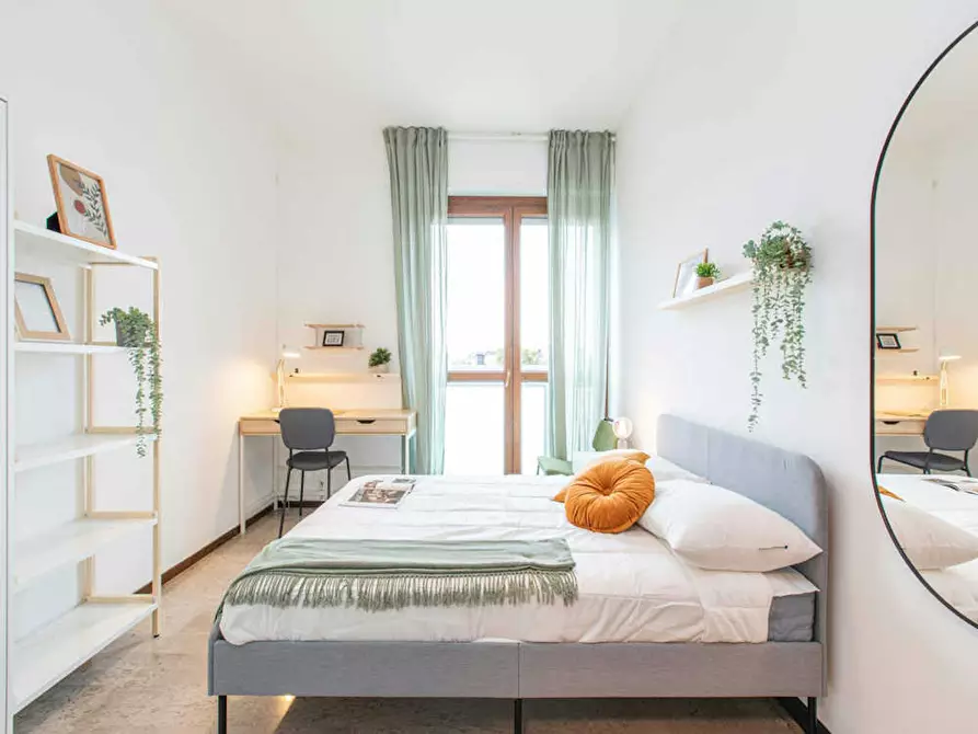 Immagine 1 di Camera in affitto  in Viale Sondrio a Milano