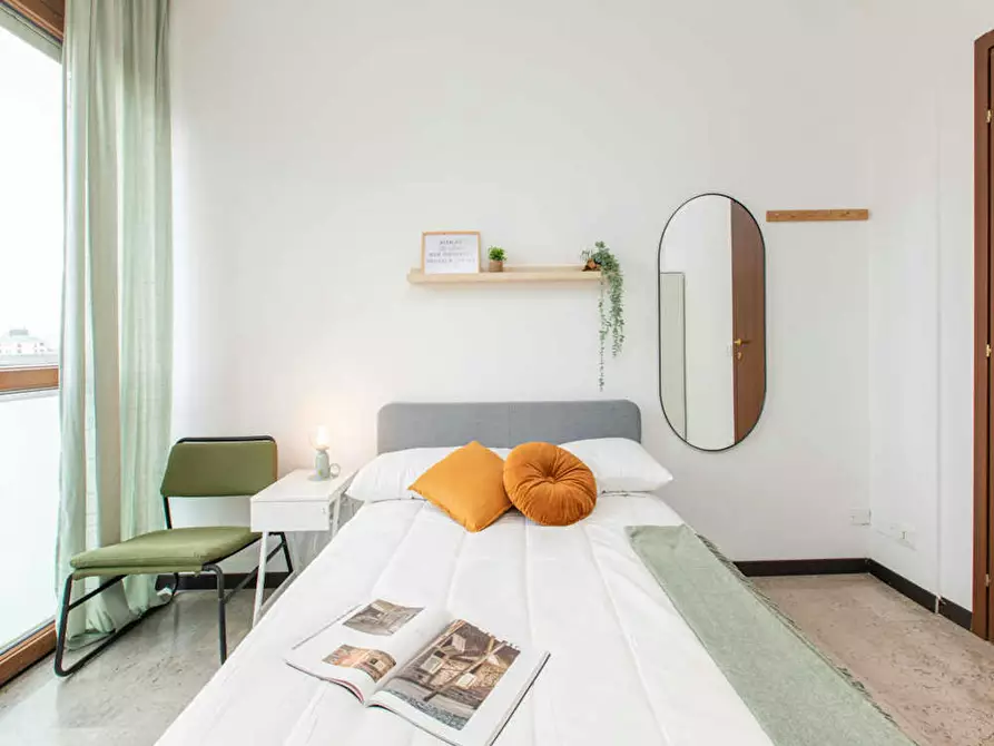 Immagine 4 di Camera in affitto  in Viale Sondrio a Milano