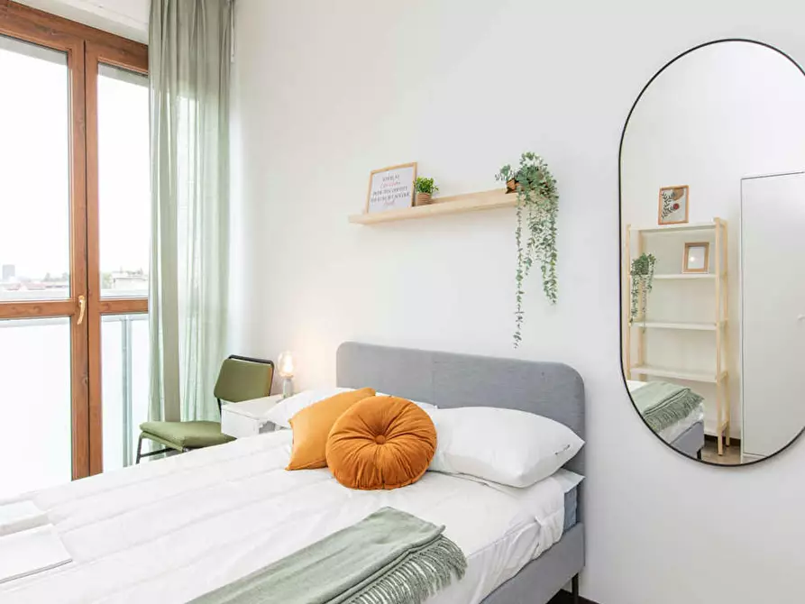 Immagine 2 di Camera in affitto  in Viale Sondrio a Milano