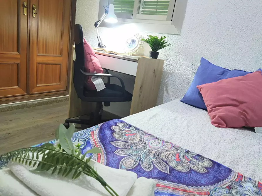 Immagine 5 di Camera in affitto  in Carrer Vista Alegre a Burjassot