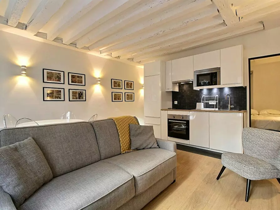 Immagine 5 di Appartamento in affitto  in Rue de Bretagne a Paris 03