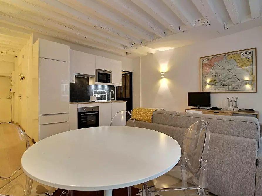 Immagine 6 di Appartamento in affitto  in Rue de Bretagne a Paris 03
