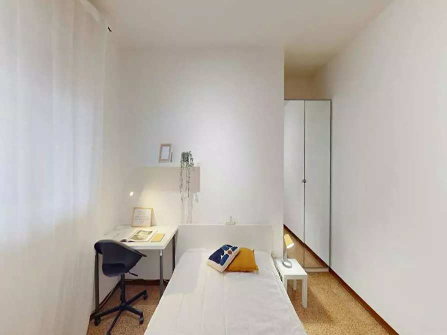 Immagine 4 di Camera in affitto  in Via Carlo Marx a Milano