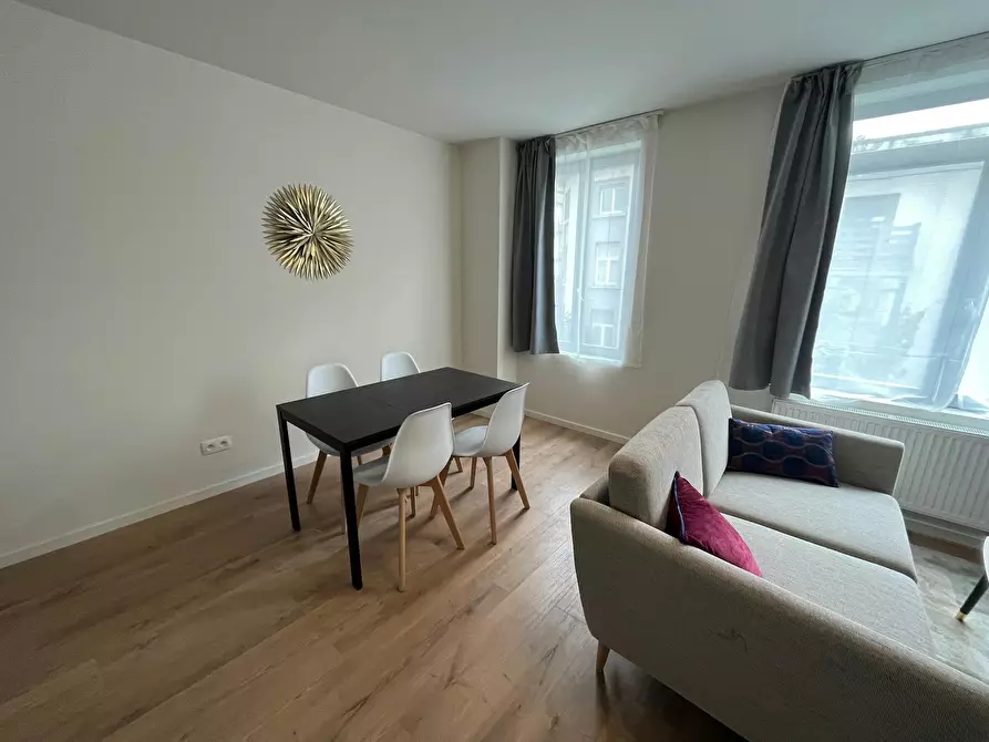 Immagine 10 di Appartamento in affitto  in Rue Fernand Neuray a Ixelles