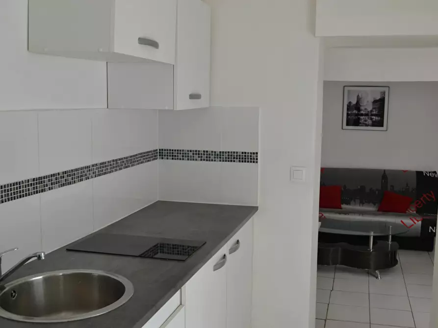Immagine 6 di Appartamento in affitto  in Rue des Meuniers a Lille