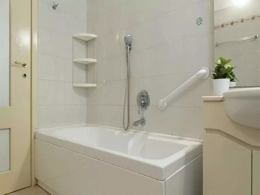 Immagine 10 di Camera in affitto  in Via Vincenzo Monti a Milano