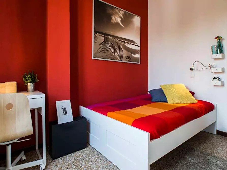 Immagine 3 di Camera in affitto  in Viale Carlo Espinasse a Milano