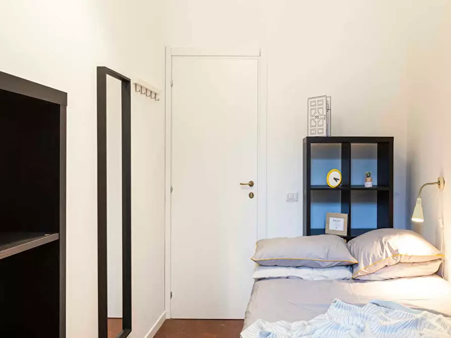 Immagine 2 di Camera in affitto  in Via Paolo Bassi a Milano