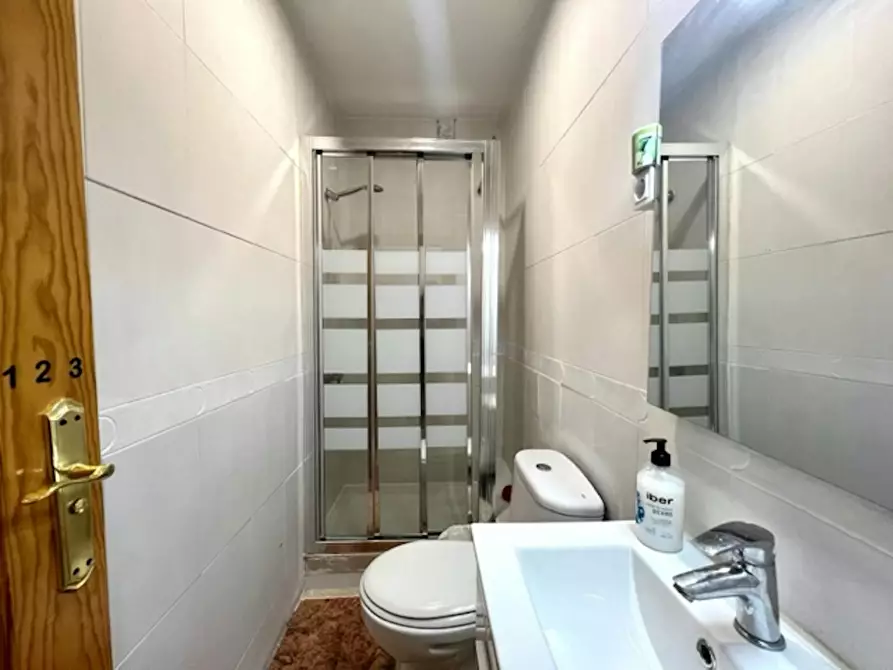 Immagine 6 di Camera in affitto  in Calle León a Getafe
