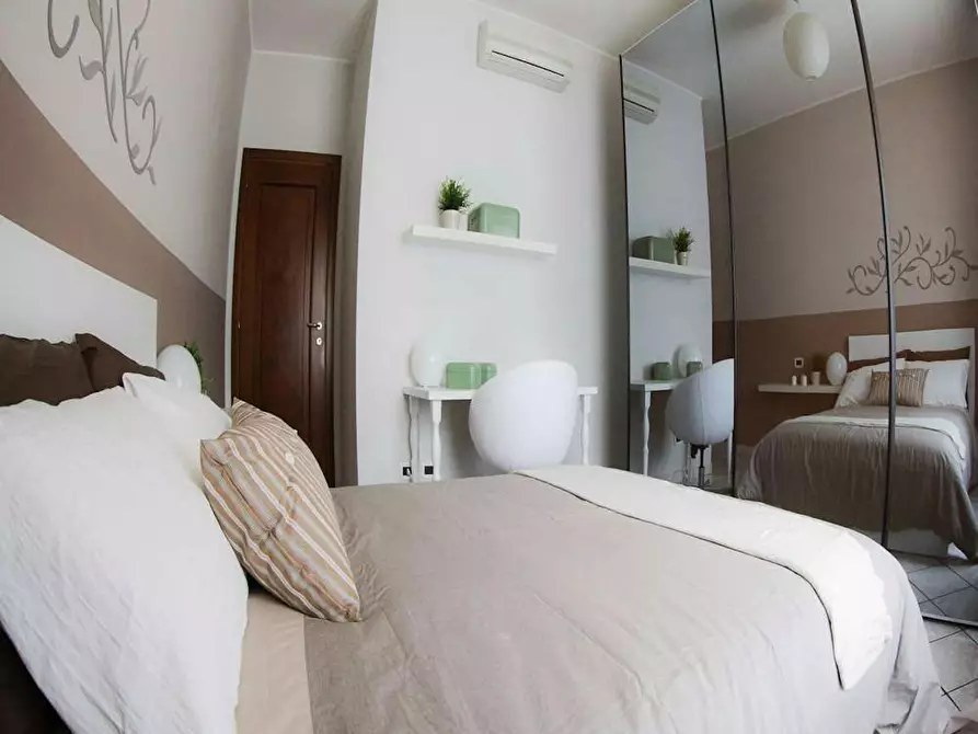 Immagine 3 di Camera in affitto  in Viale Sarca a Milano