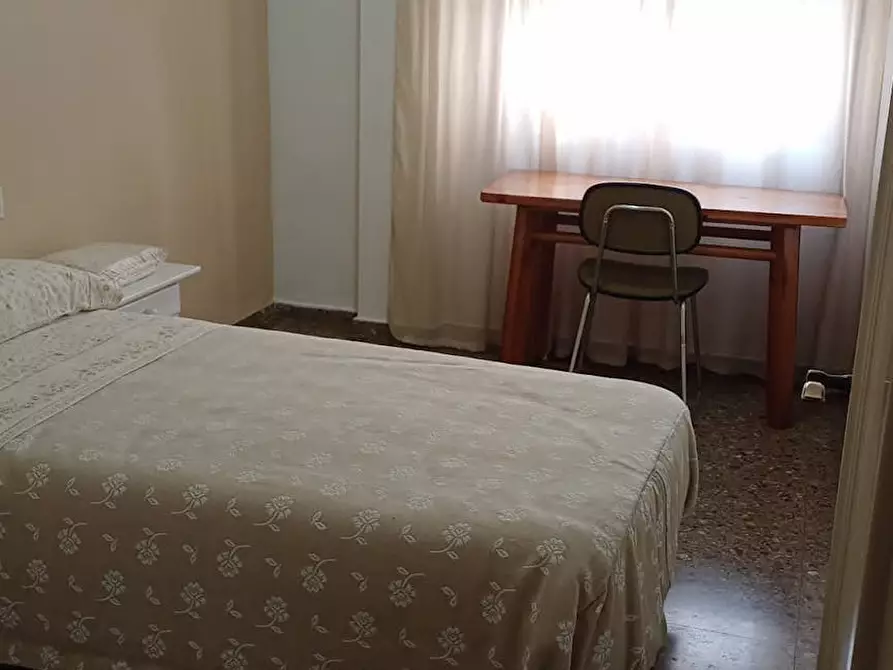 Immagine 1 di Camera in affitto  in Avinguda d'Aragó a Valencia