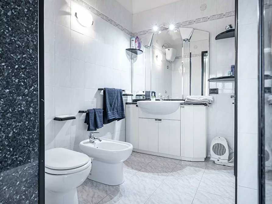 Immagine 9 di Camera condivisa in affitto  in Via Montecatini a Quartu Sant'elena