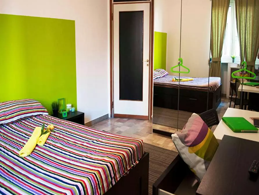 Immagine 3 di Camera in affitto  in Via Edoardo Bassini a Milano