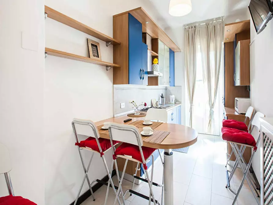 Immagine 10 di Camera in affitto  in Viale Emilio Caldara a Milano