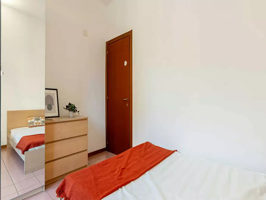 Immagine 5 di Camera in affitto  in Via Jacopo della Quercia a Milano