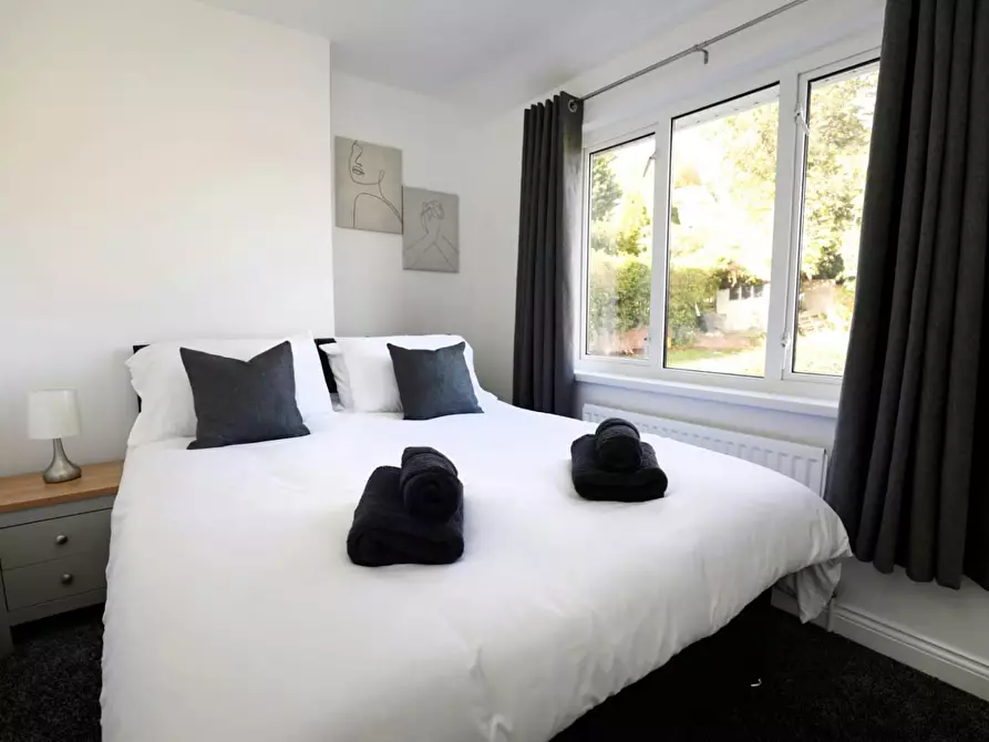 Immagine 3 di Casa indipendente in affitto  in Shelton Lane a Hurst Green