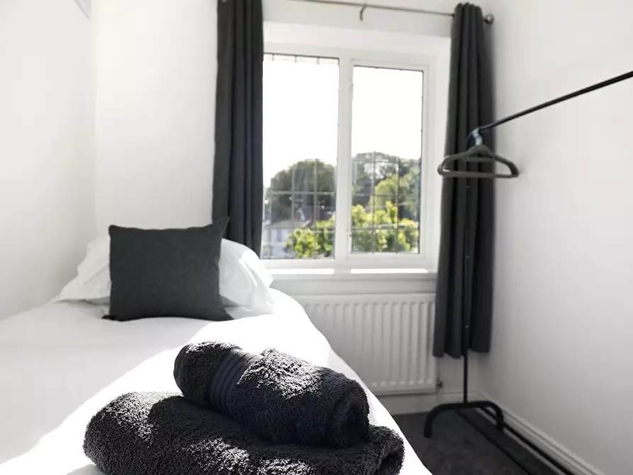 Immagine 4 di Casa indipendente in affitto  in Shelton Lane a Hurst Green