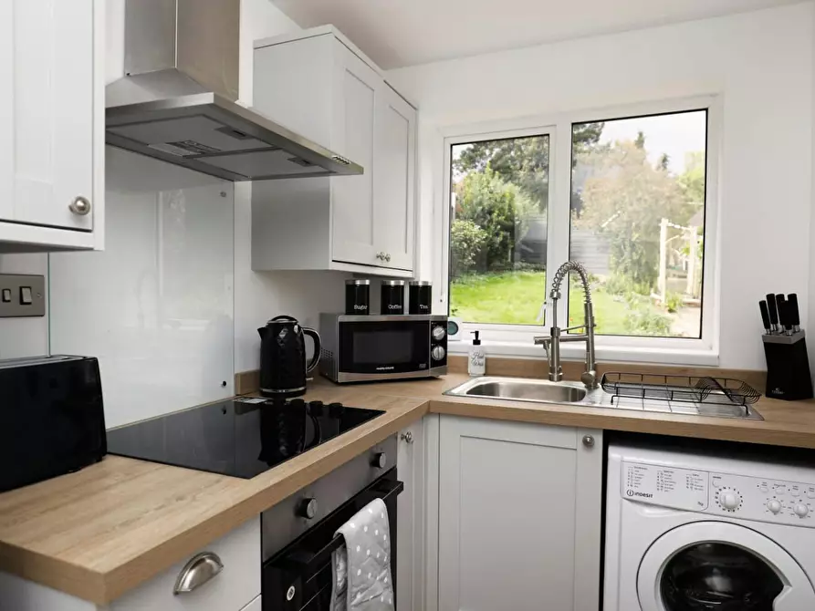 Immagine 7 di Casa indipendente in affitto  in Shelton Lane a Hurst Green
