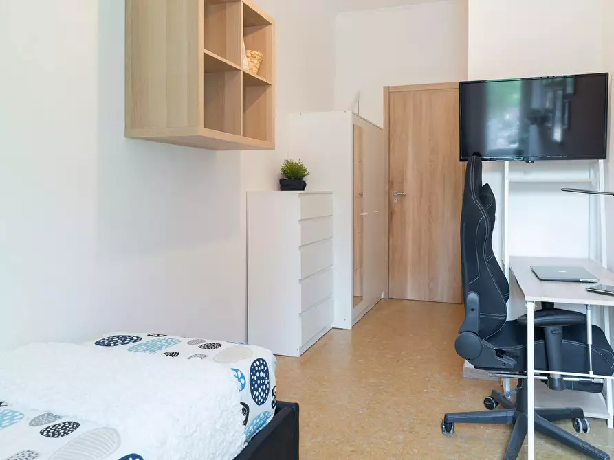 Immagine 4 di Camera in affitto  in Via Emilio Faà Di Bruno a Milano