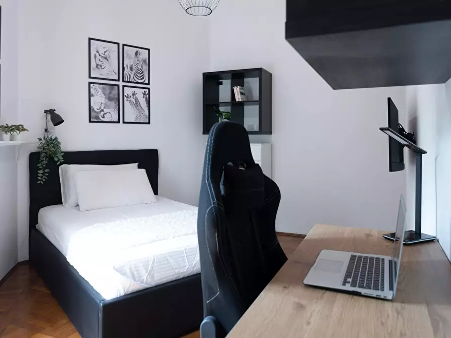 Immagine 10 di Camera in affitto  in Via Emilio Faà Di Bruno a Milano