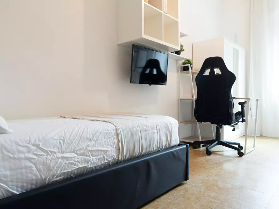 Immagine 3 di Camera in affitto  in Via Emilio Faà Di Bruno a Milano