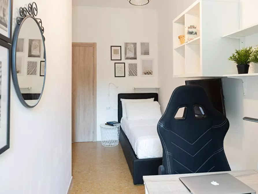 Immagine 5 di Camera in affitto  in Via Emilio Faà Di Bruno a Milano