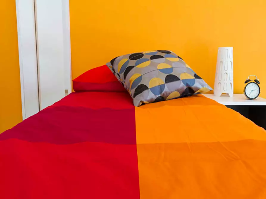 Immagine 1 di Camera in affitto  in Via Lucca a Milano