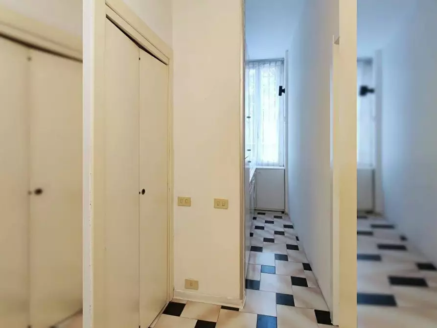 Immagine 5 di Camera in affitto  in Via Monzambano a Milano