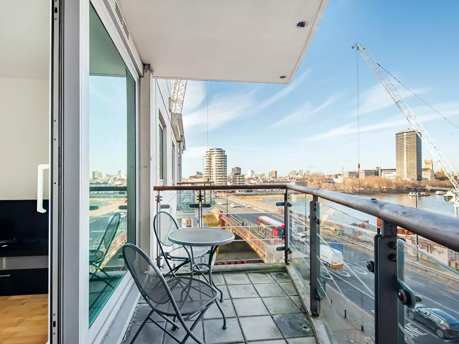 Immagine 1 di Appartamento in affitto  in St George Wharf a Lambeth