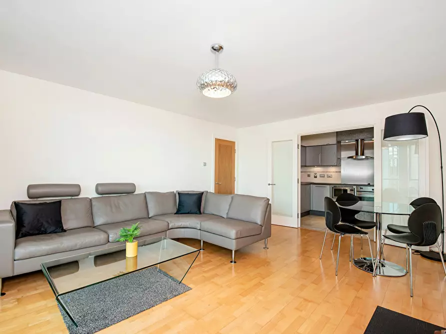 Immagine 3 di Appartamento in affitto  in St George Wharf a Lambeth
