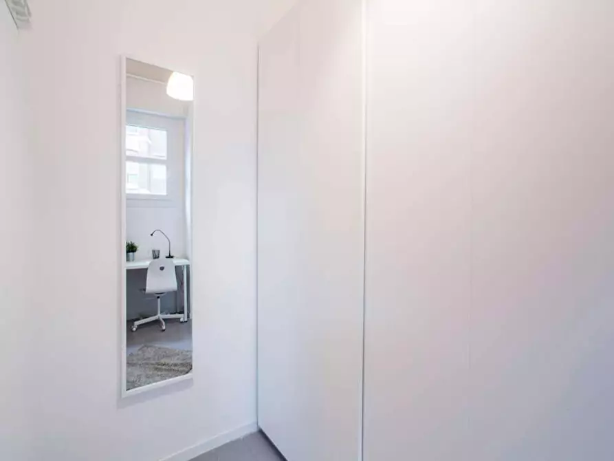 Immagine 5 di Camera in affitto  in Viale Carlo Espinasse a Milano