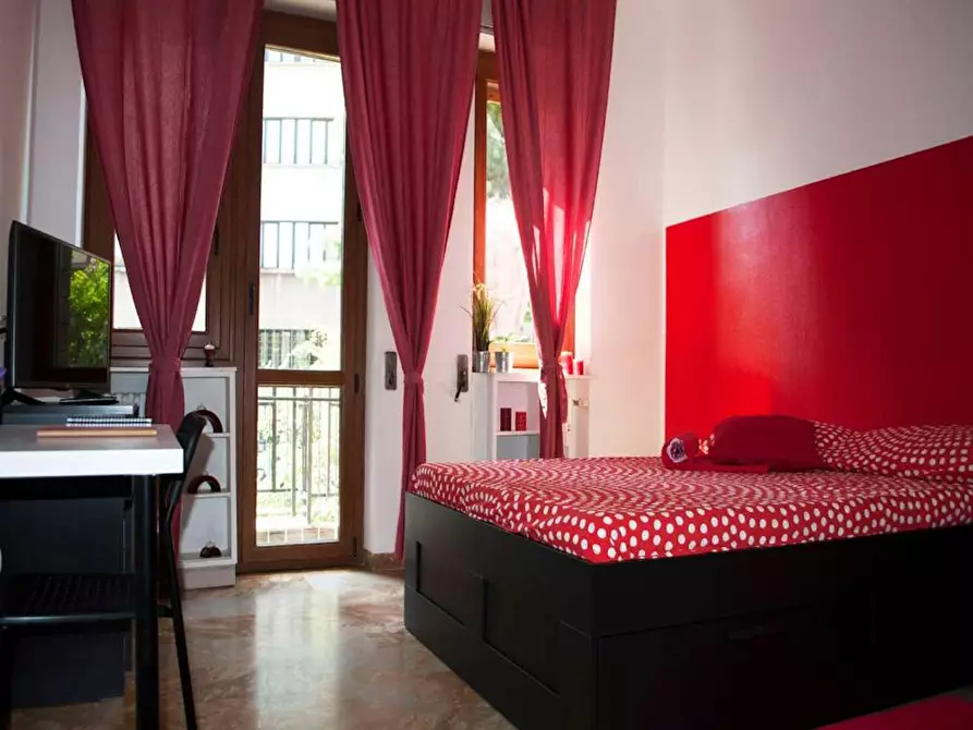 Immagine 4 di Camera in affitto  in Via Edoardo Bassini a Milano