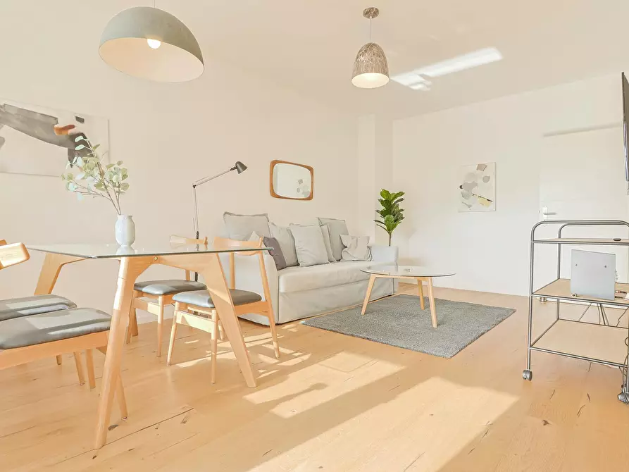 Immagine 1 di Appartamento in affitto  in Neckarstraße a Düsseldorf