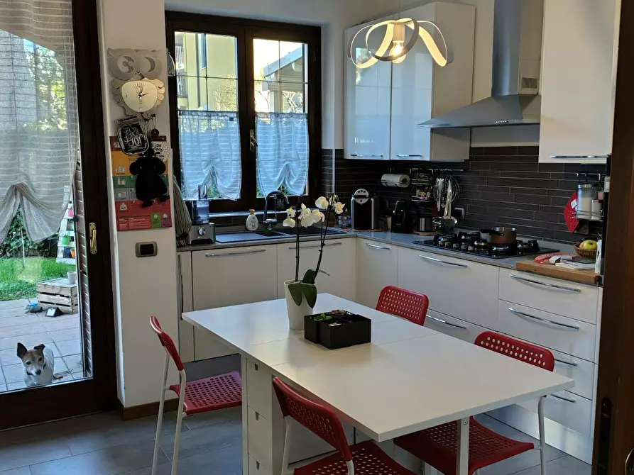 Immagine 10 di Camera in affitto  in Via 25 Aprile a Carugate