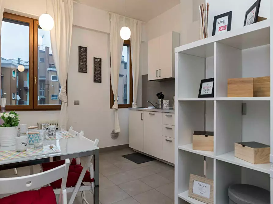 Immagine 8 di Camera in affitto  in Via Polesine a Milano