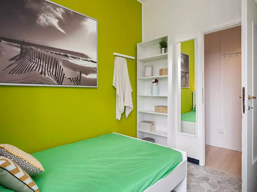 Immagine 1 di Camera in affitto  in Via Salvatore Barzilai a Milano