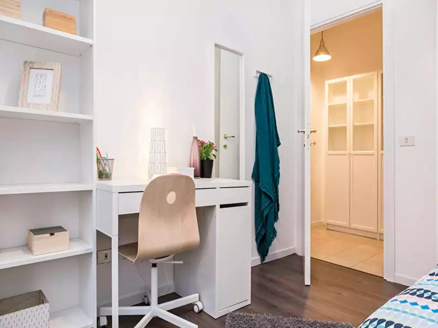 Immagine 5 di Camera in affitto  in Viale Monte Santo a Milano