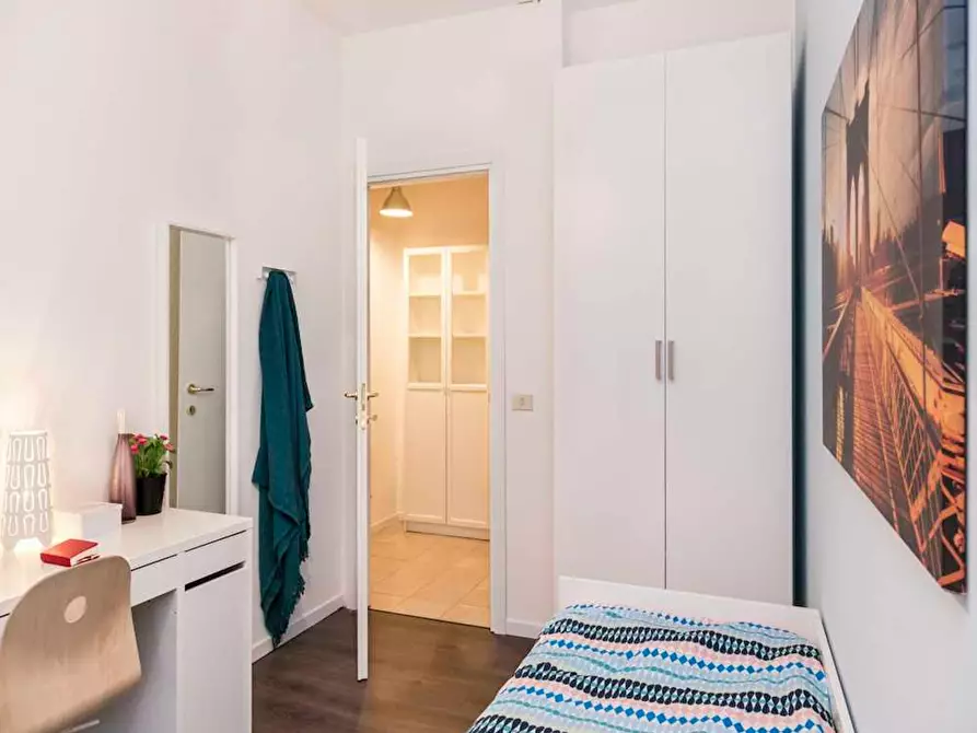 Immagine 4 di Camera in affitto  in Viale Monte Santo a Milano