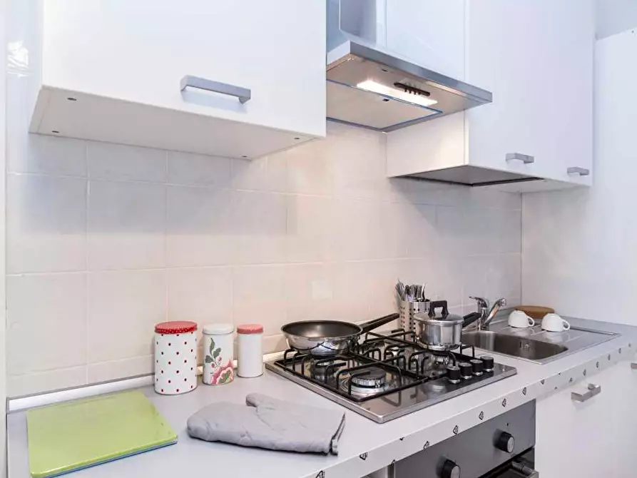 Immagine 8 di Camera in affitto  in Viale Monte Santo a Milano