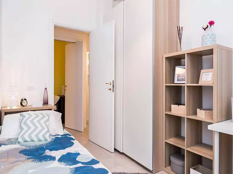 Immagine 4 di Camera in affitto  in Viale Monte Santo a Milano