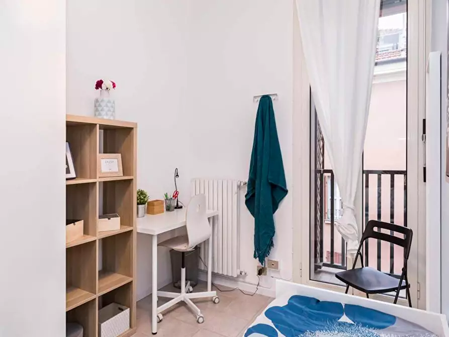 Immagine 3 di Camera in affitto  in Viale Monte Santo a Milano