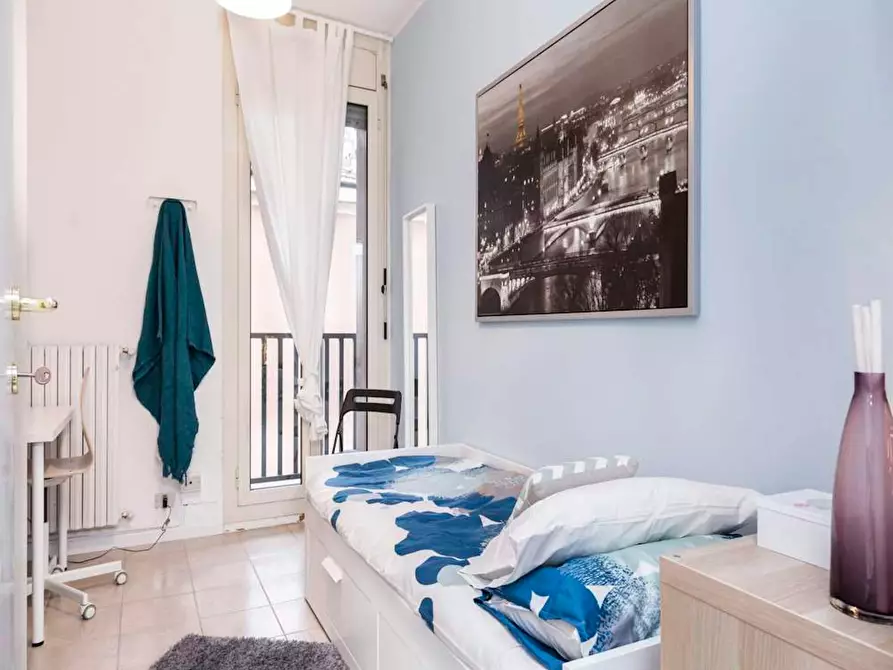 Immagine 2 di Camera in affitto  in Viale Monte Santo a Milano