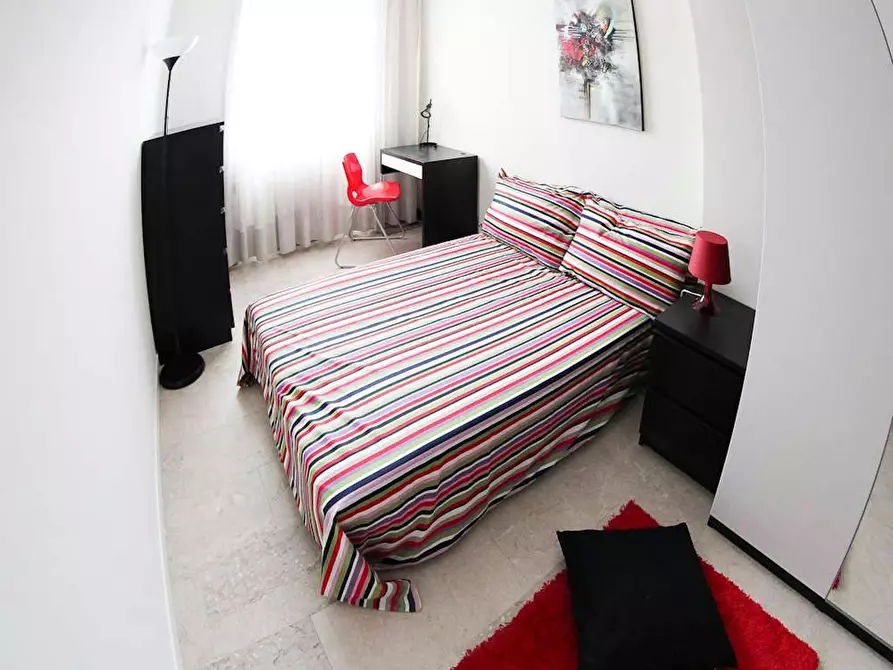 Immagine 1 di Camera in affitto  in Via Angelo de Vincenti a Milano