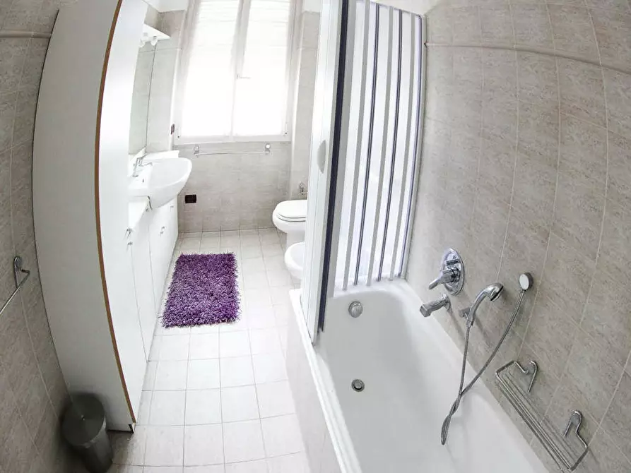 Immagine 8 di Camera in affitto  in Via Angelo de Vincenti a Milano