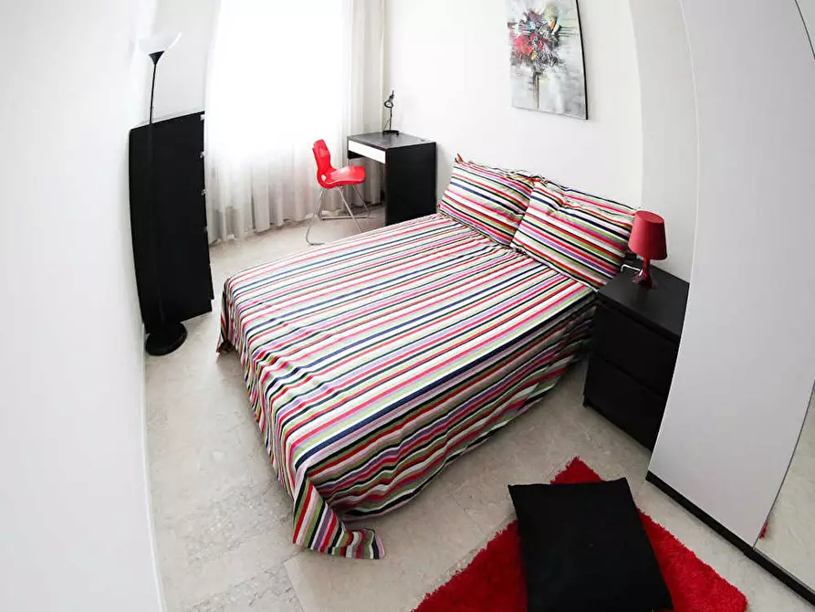 Immagine 1 di Camera in affitto  in Via Angelo de Vincenti a Milano