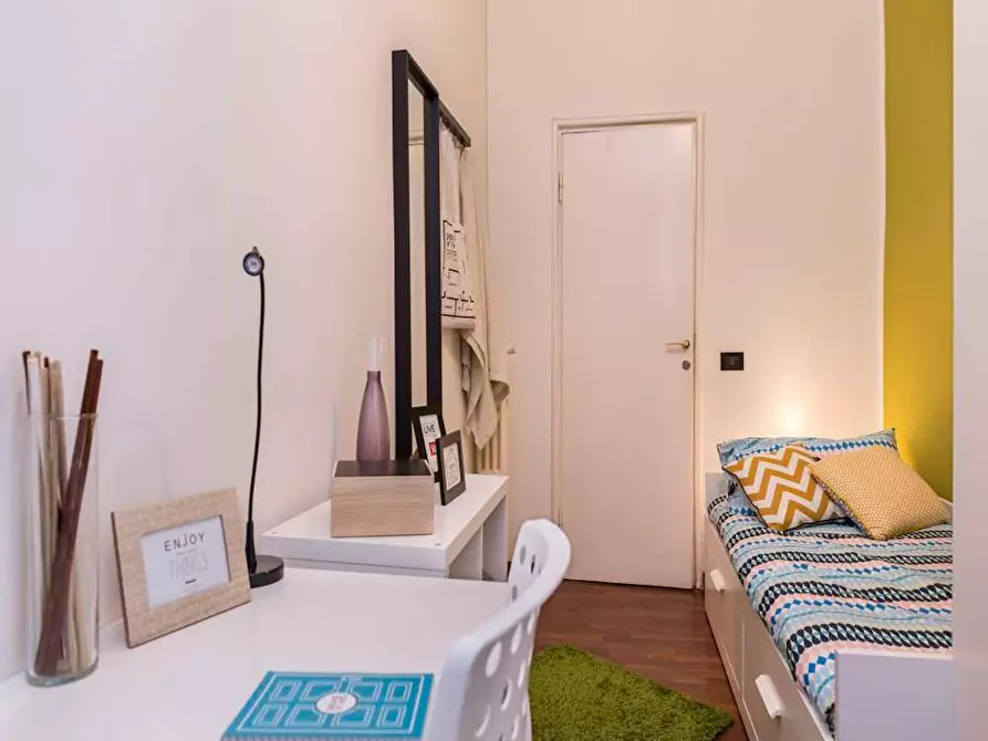 Immagine 3 di Camera in affitto  in Via Giulio Tarra a Milano